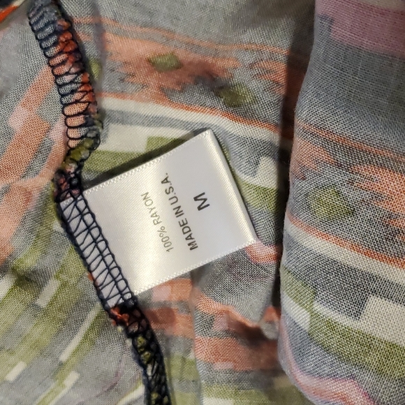 Cute tank top. - Picture 4 of 4